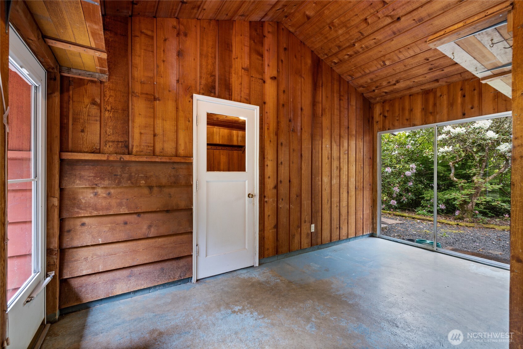 12915 412th St E , Eatonville, WA 98328