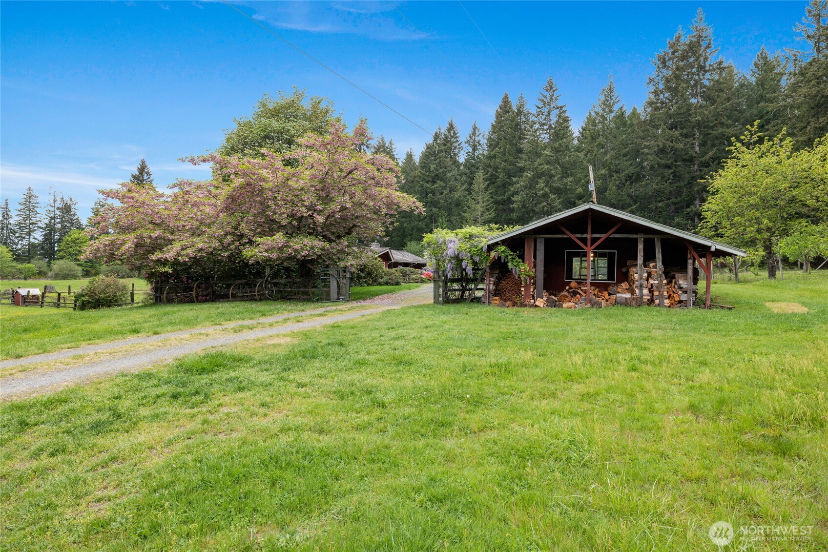 12915 412th St E , Eatonville, WA 98328
