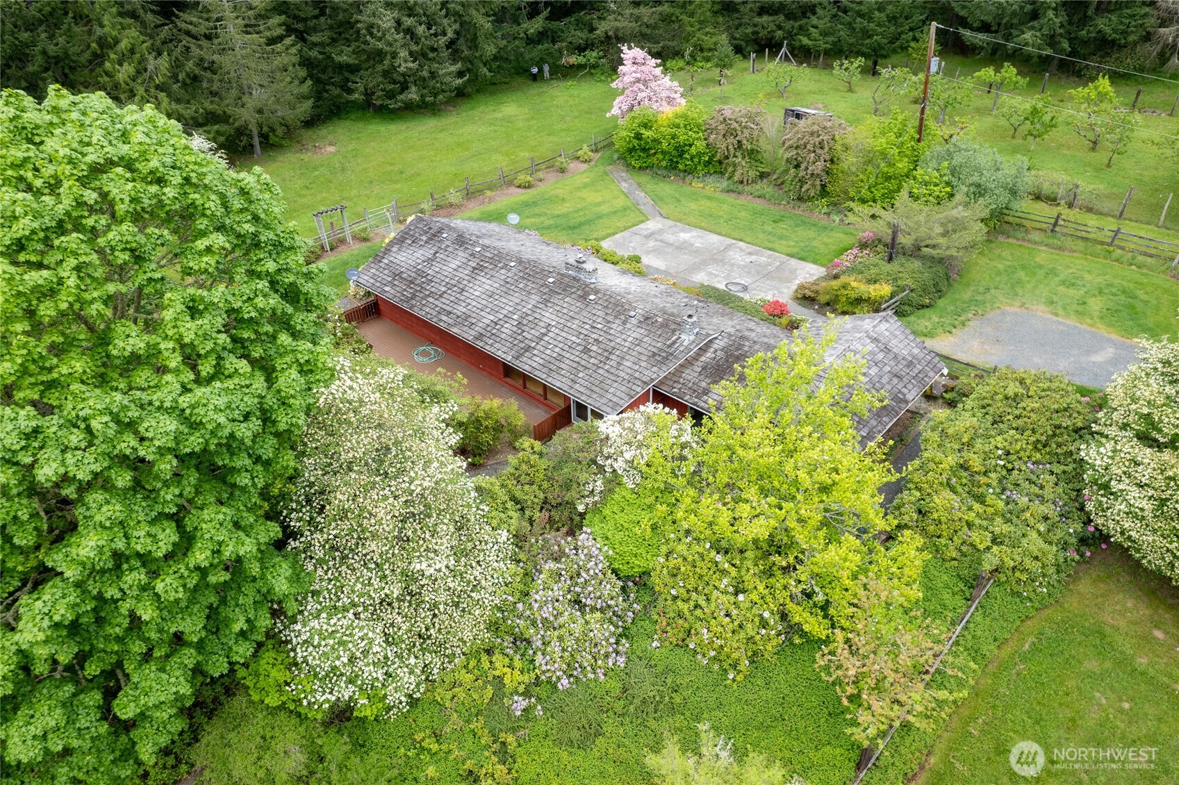 12915 412th St E , Eatonville, WA 98328