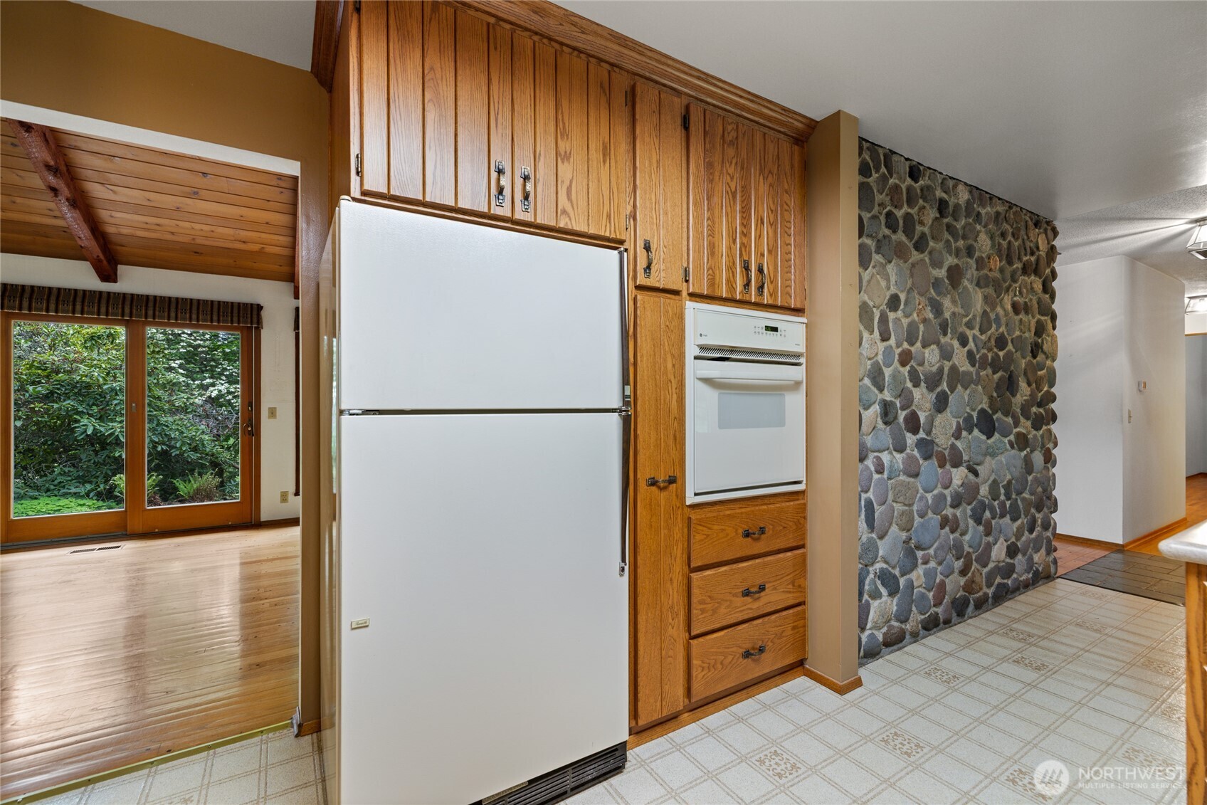 12915 412th St E , Eatonville, WA 98328