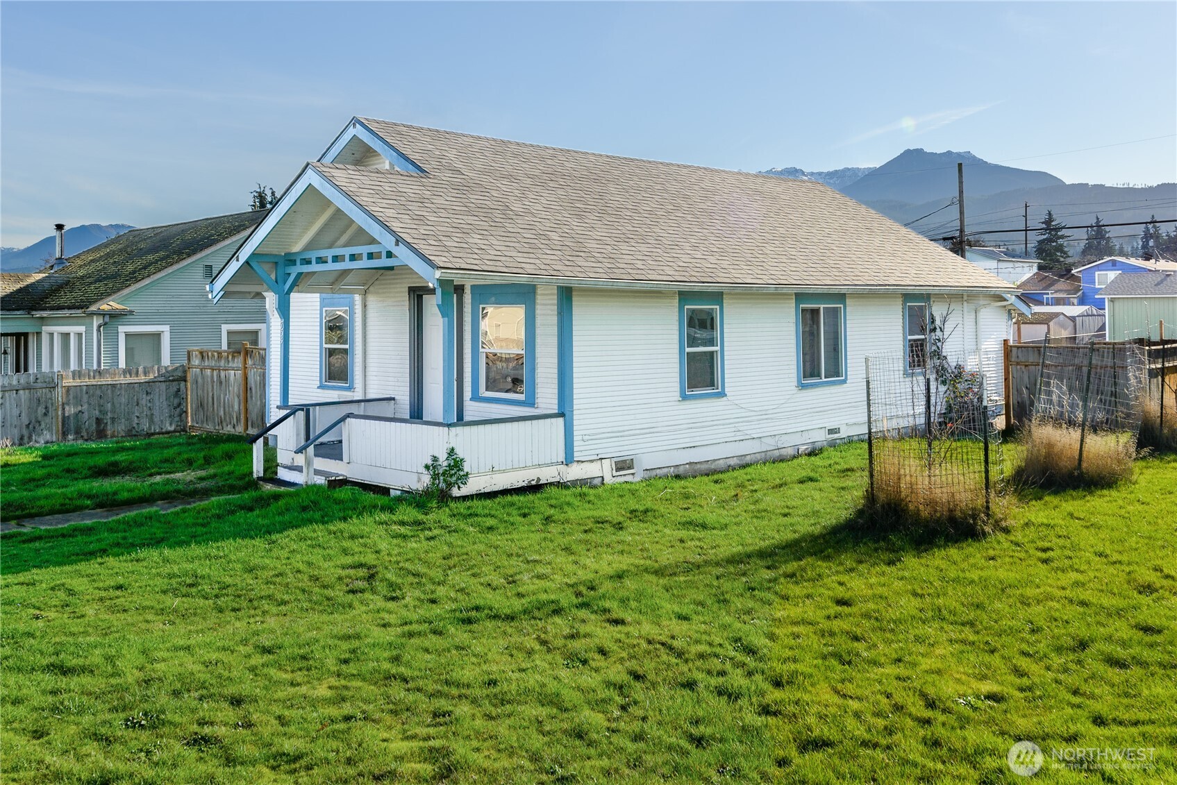 734 W 4th St , Port Angeles, WA 98363