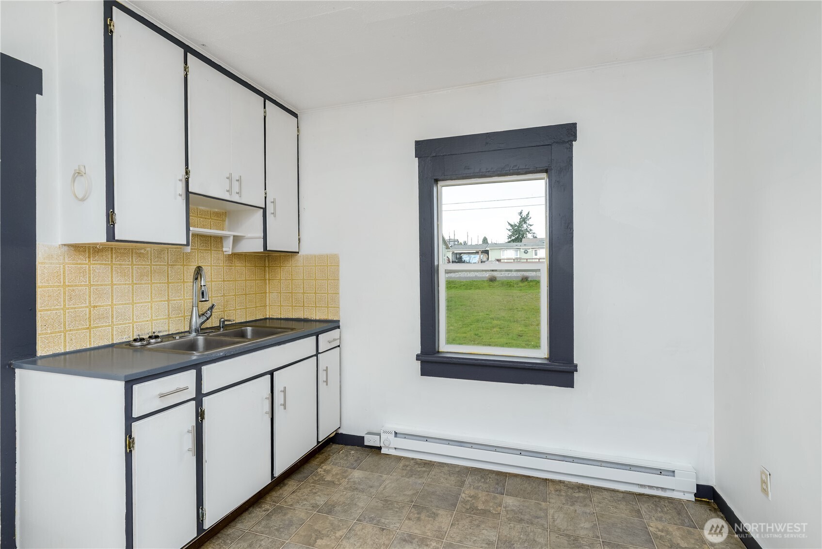 734 W 4th St , Port Angeles, WA 98363