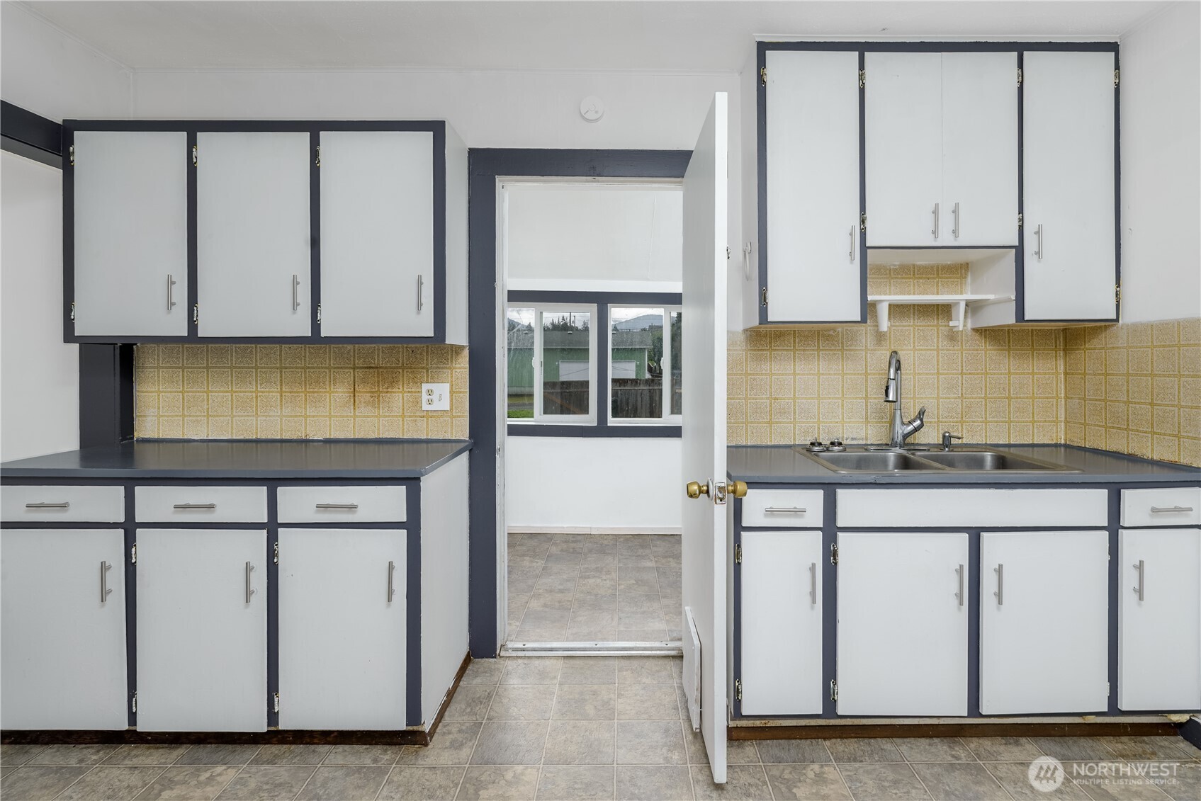 734 W 4th St , Port Angeles, WA 98363