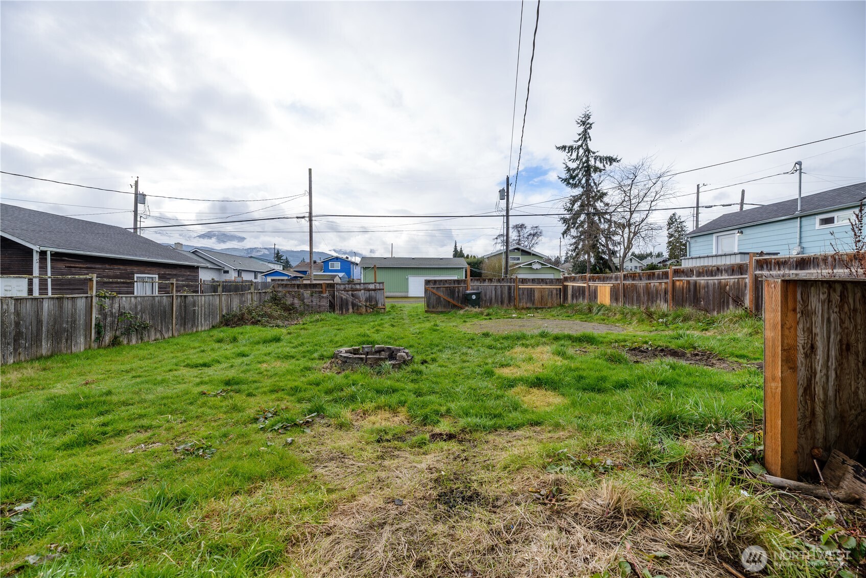 734 W 4th St , Port Angeles, WA 98363