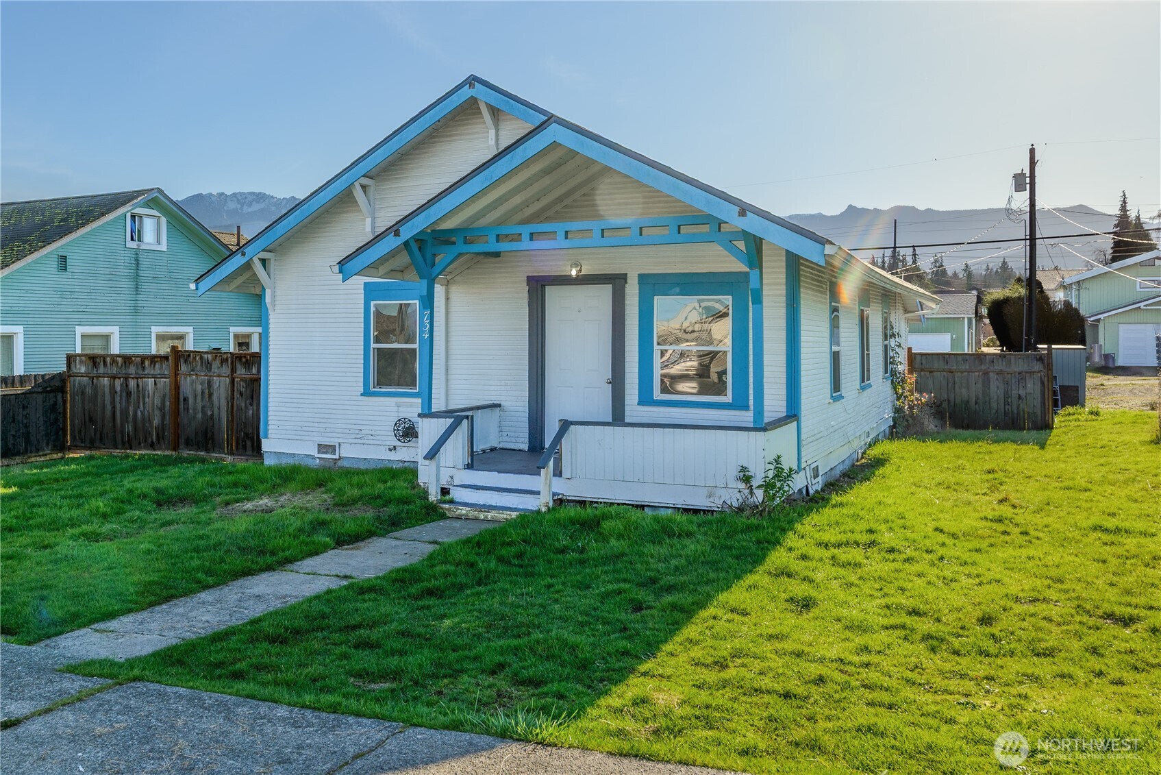 734 W 4th St , Port Angeles, WA 98363