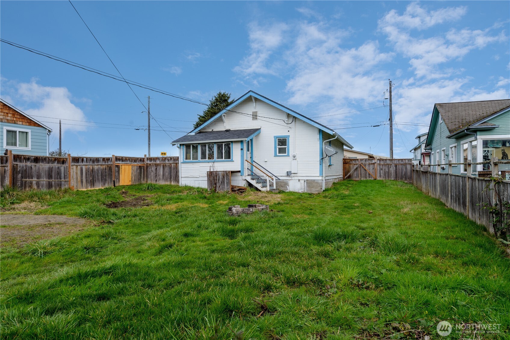734 W 4th St , Port Angeles, WA 98363