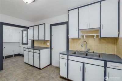 734 W 4th St , Port Angeles, WA 98363 - Photo 10