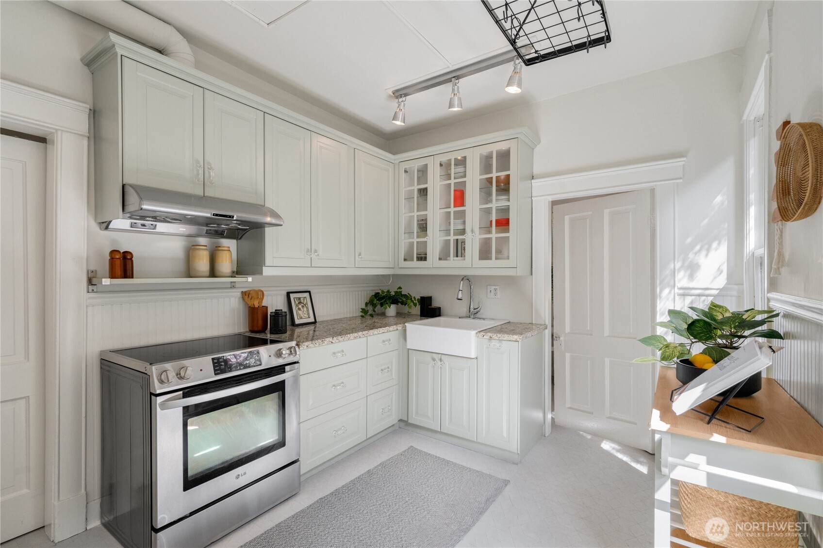 2516 3rd Avenue W, Seattle, WA 98119