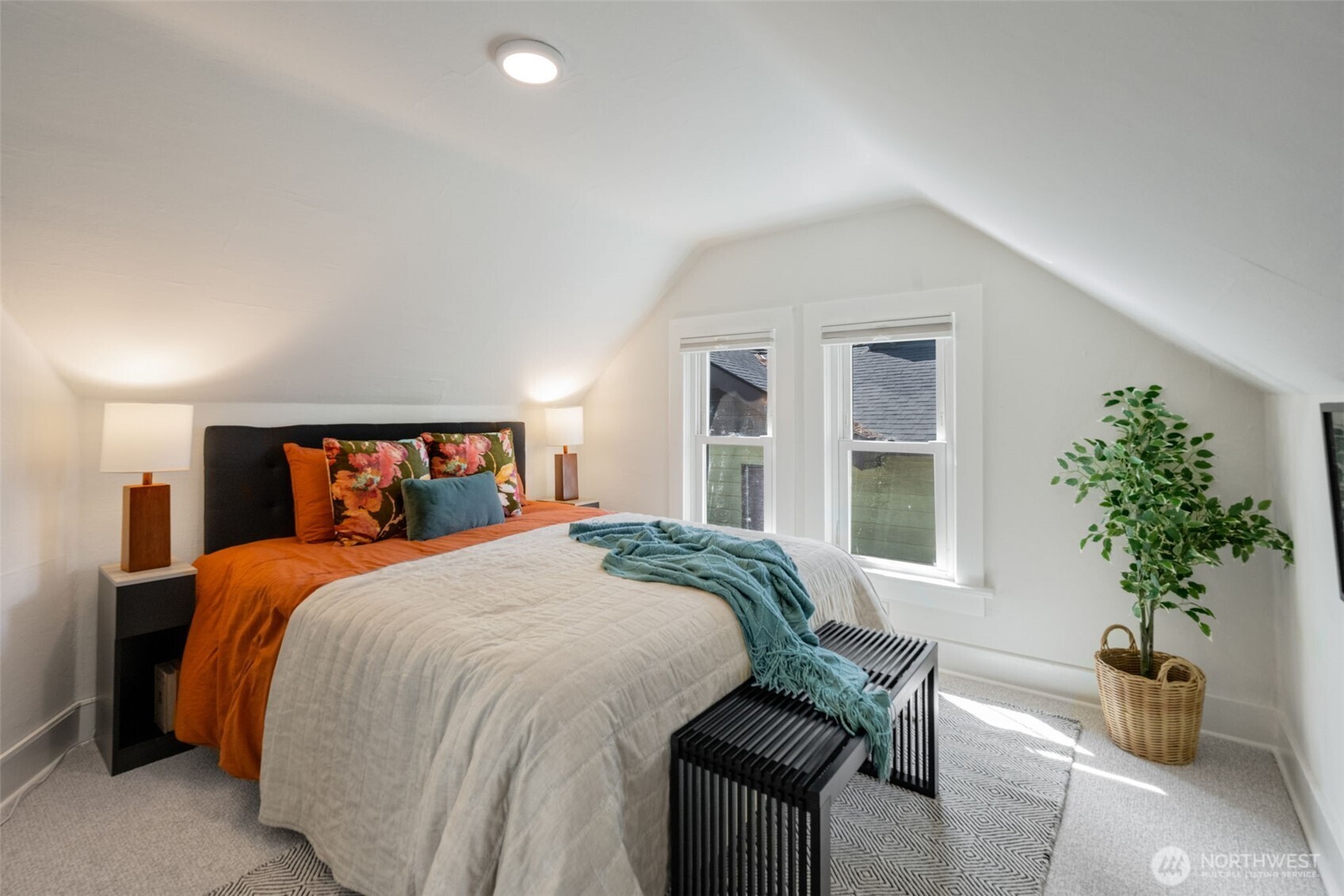 2516 3rd Avenue W, Seattle, WA 98119