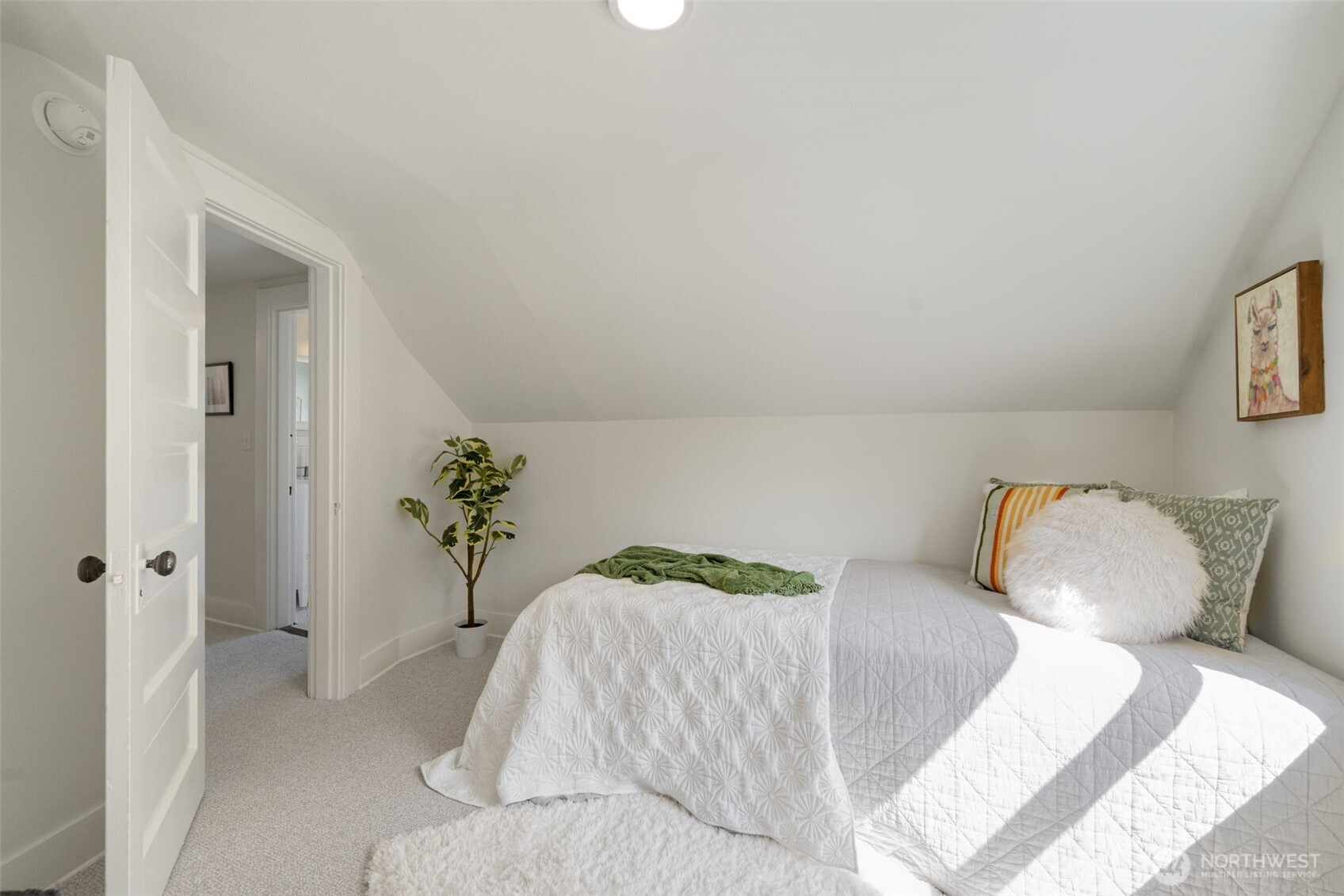2516 3rd Avenue W, Seattle, WA 98119
