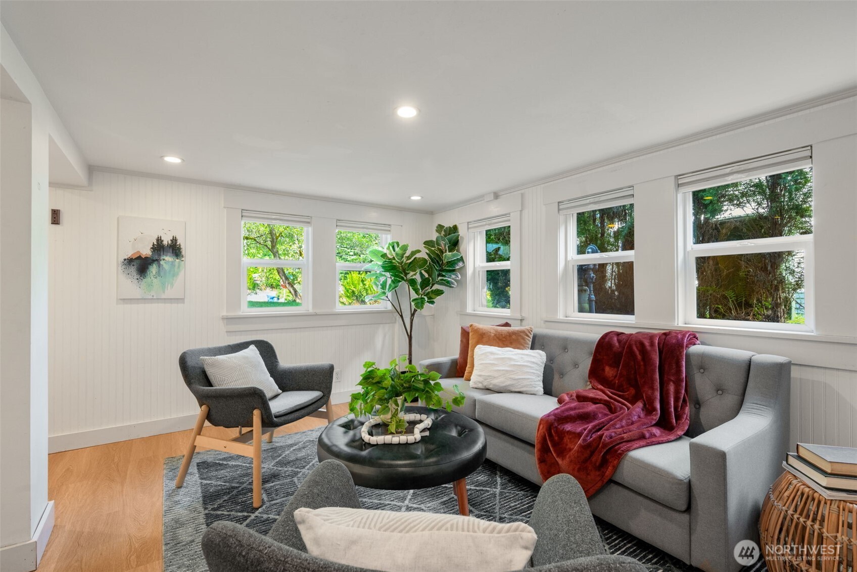 2516 3rd Avenue W, Seattle, WA 98119