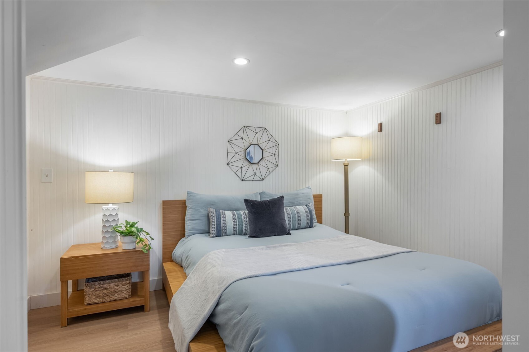 2516 3rd Avenue W, Seattle, WA 98119