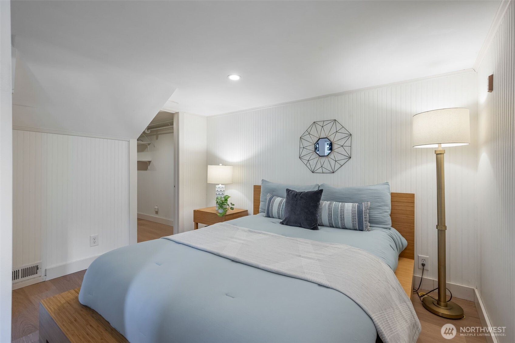 2516 3rd Avenue W, Seattle, WA 98119