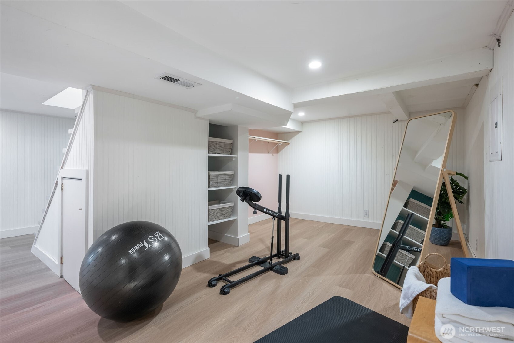 2516 3rd Avenue W, Seattle, WA 98119