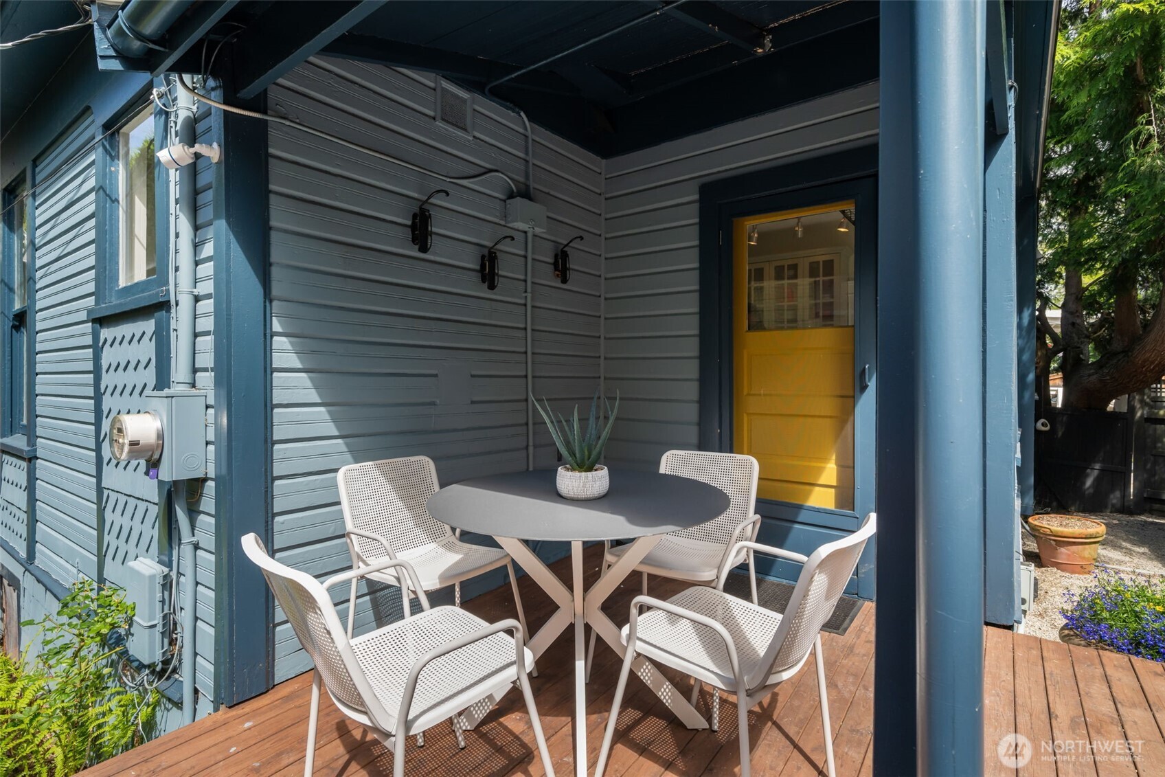 2516 3rd Avenue W, Seattle, WA 98119