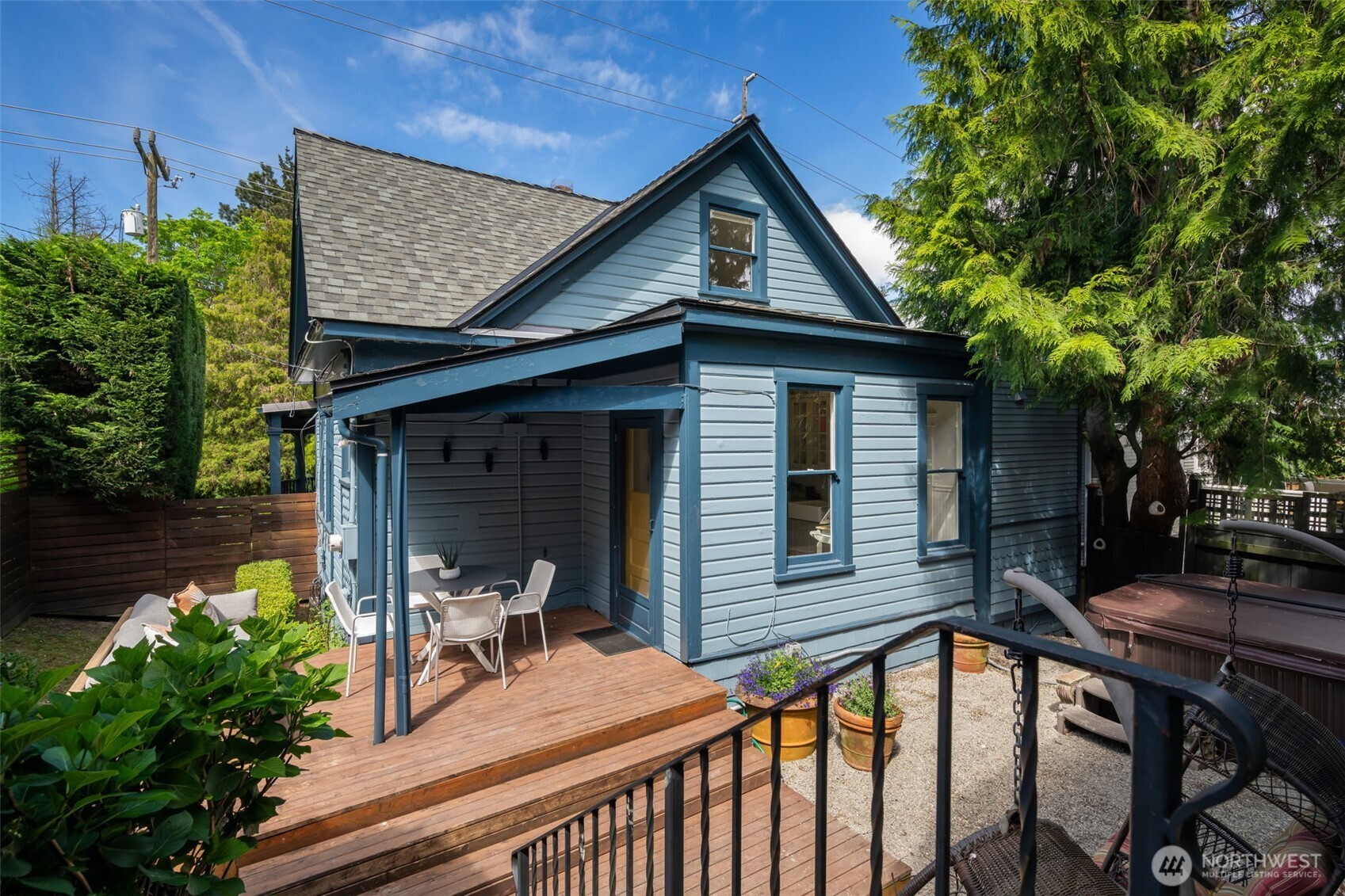 2516 3rd Avenue W, Seattle, WA 98119