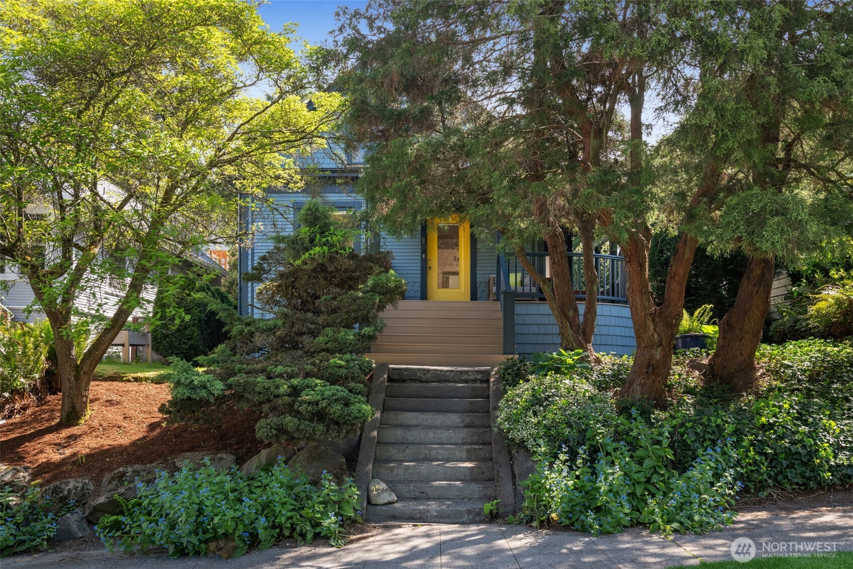 2516 3rd Avenue W, Seattle, WA 98119