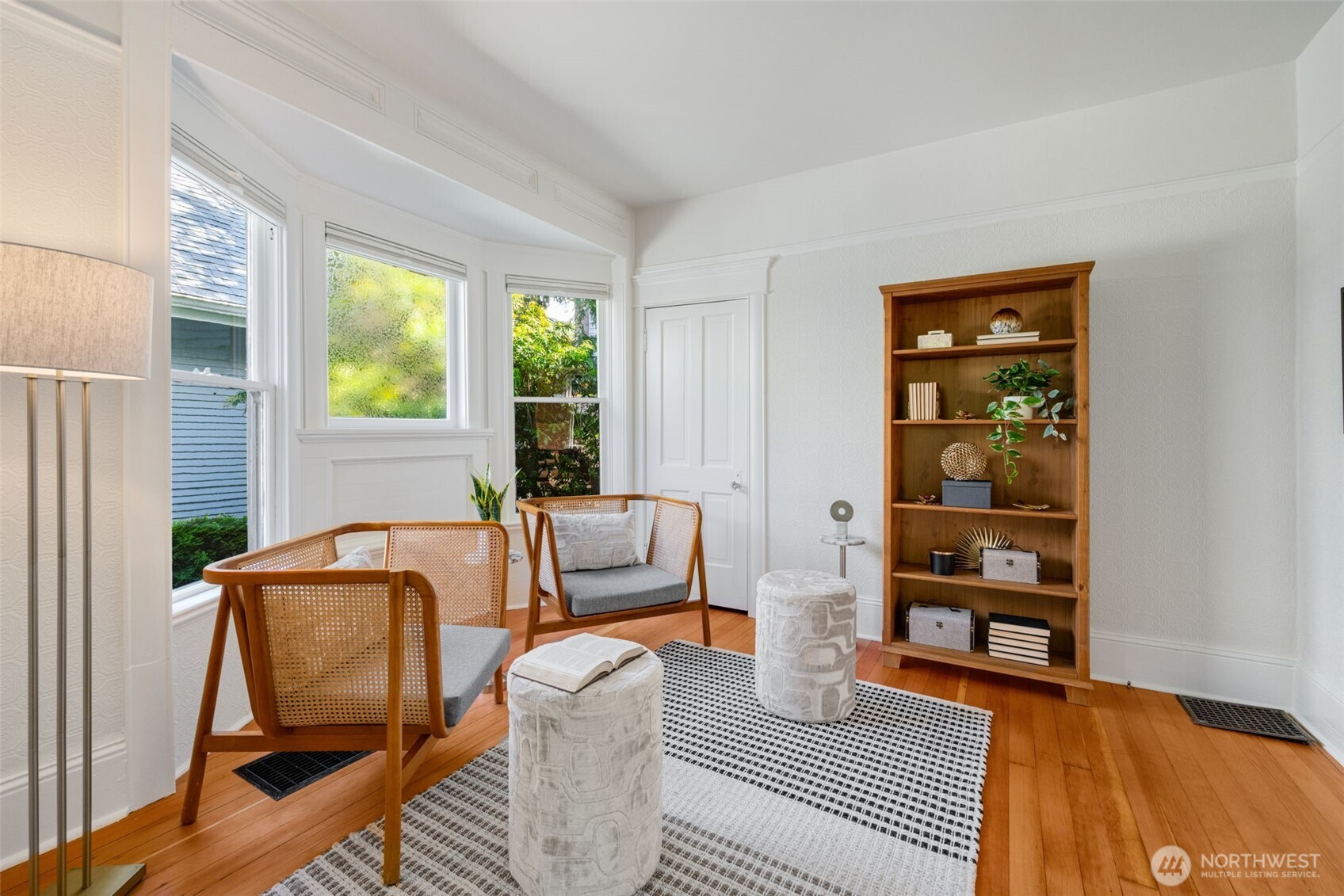 2516 3rd Avenue W, Seattle, WA 98119