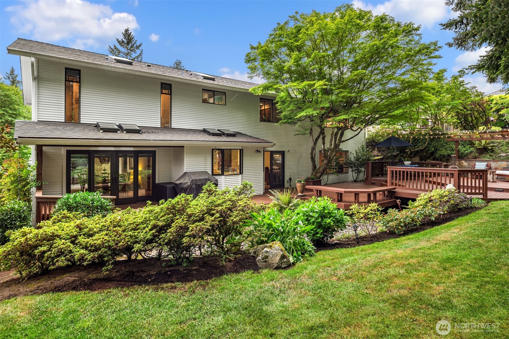 18520 NE 19th Place , Bellevue, WA 98008