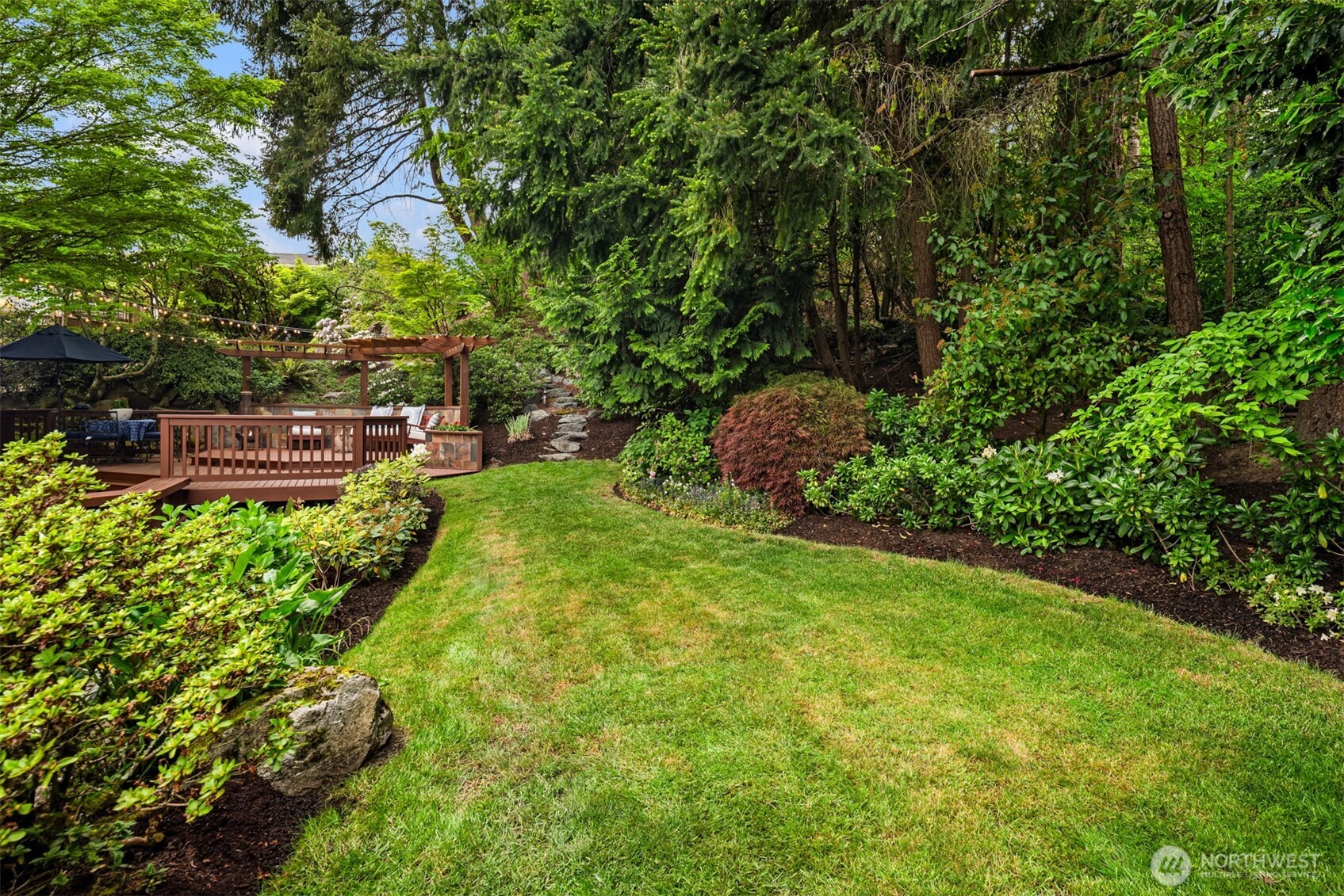 18520 NE 19th Place , Bellevue, WA 98008
