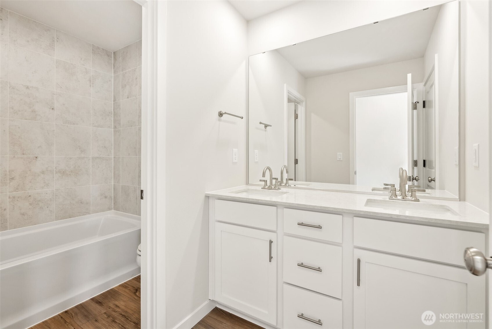 2031 NE Norseman Way , Poulsbo, WA 98370