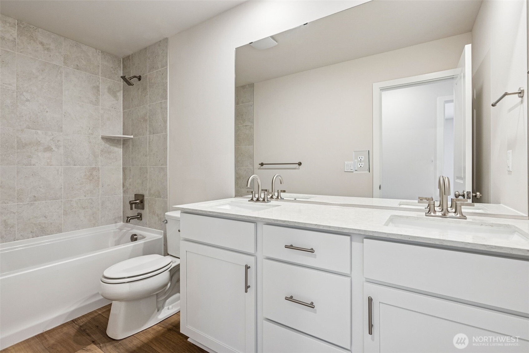 2043 NE Norseman Way , Poulsbo, WA 98370