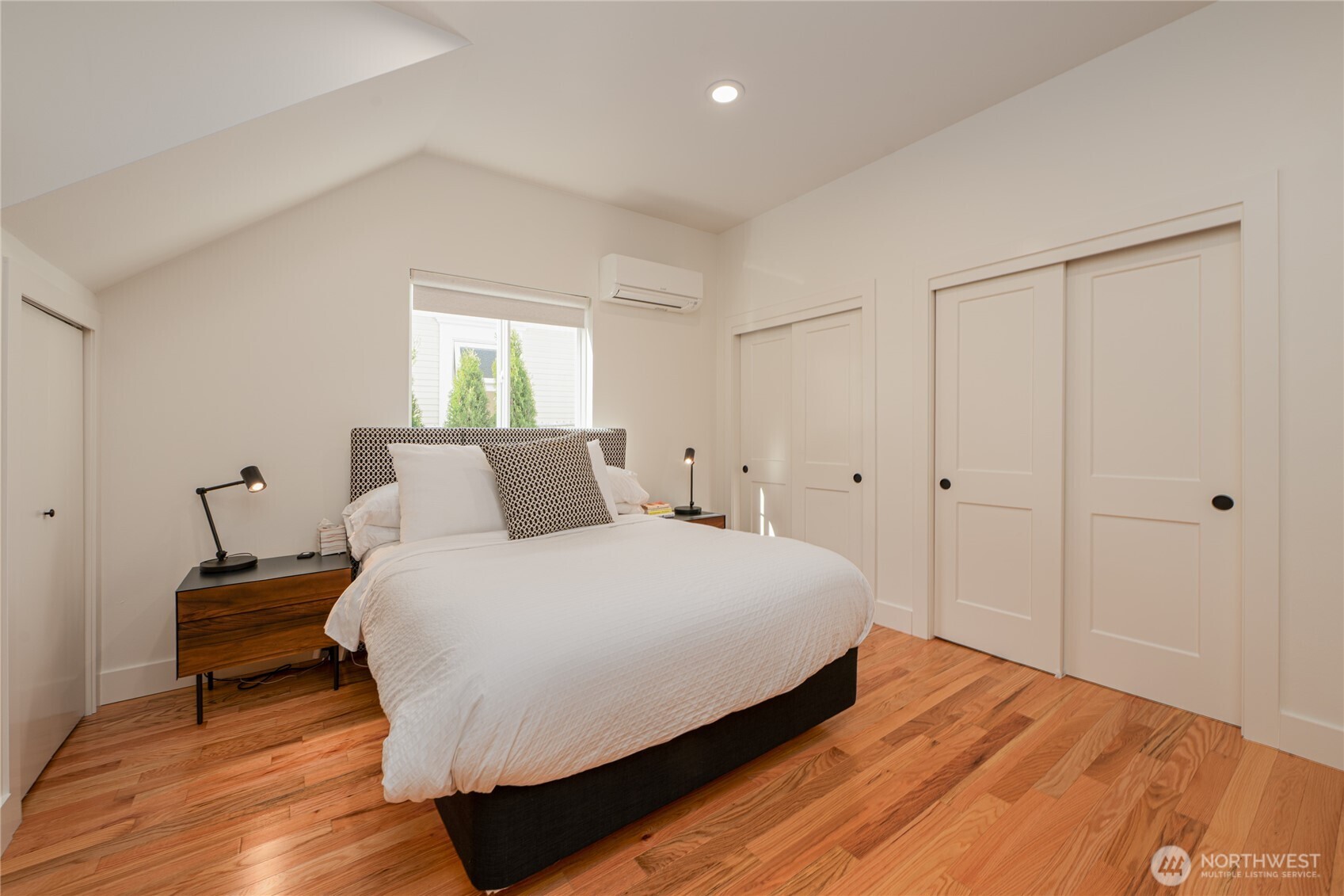 351 17th Avenue E, Seattle, WA 98112