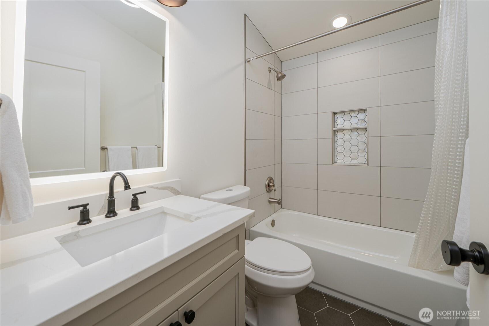 351 17th Avenue E, Seattle, WA 98112