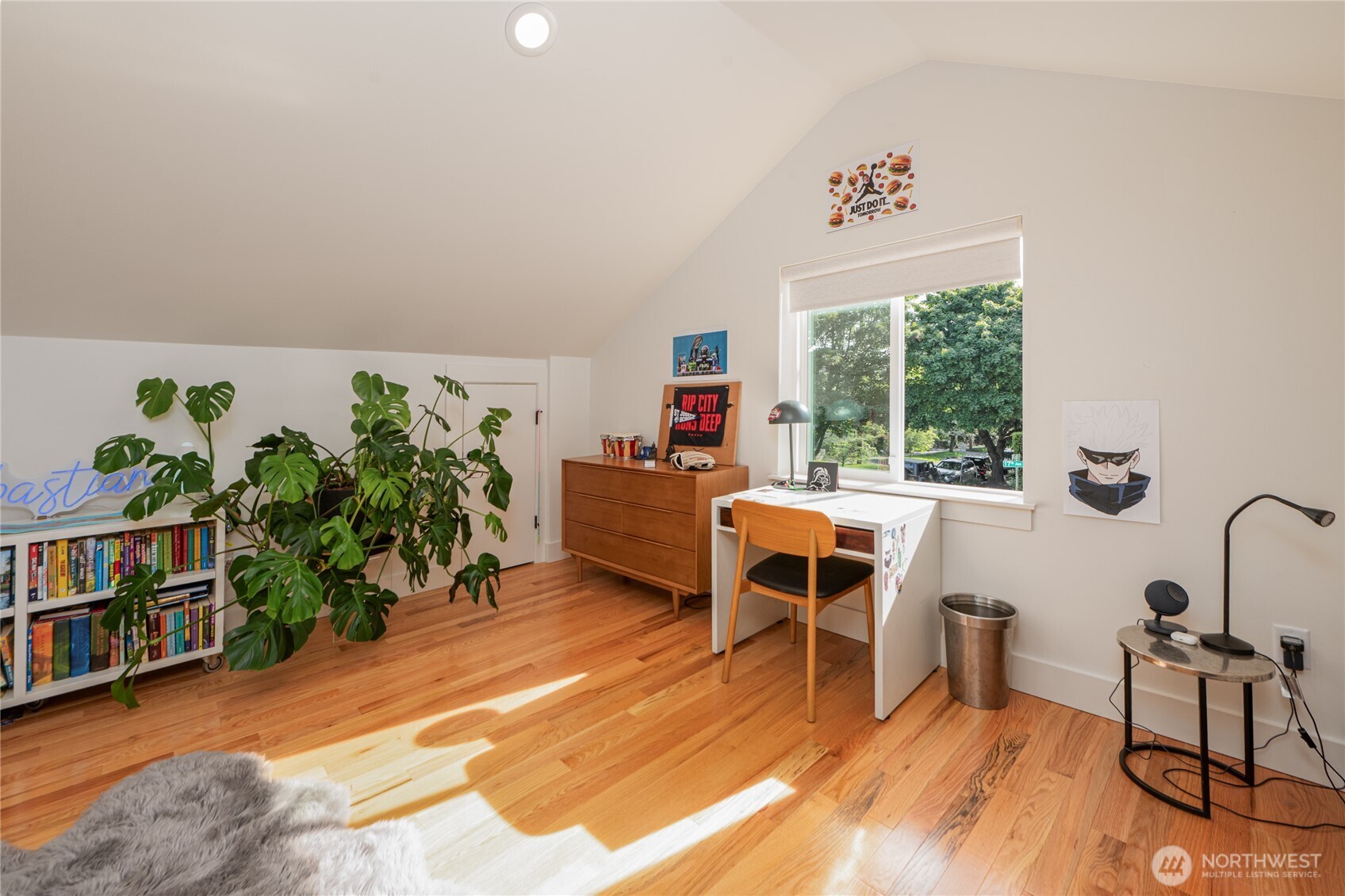 351 17th Avenue E, Seattle, WA 98112