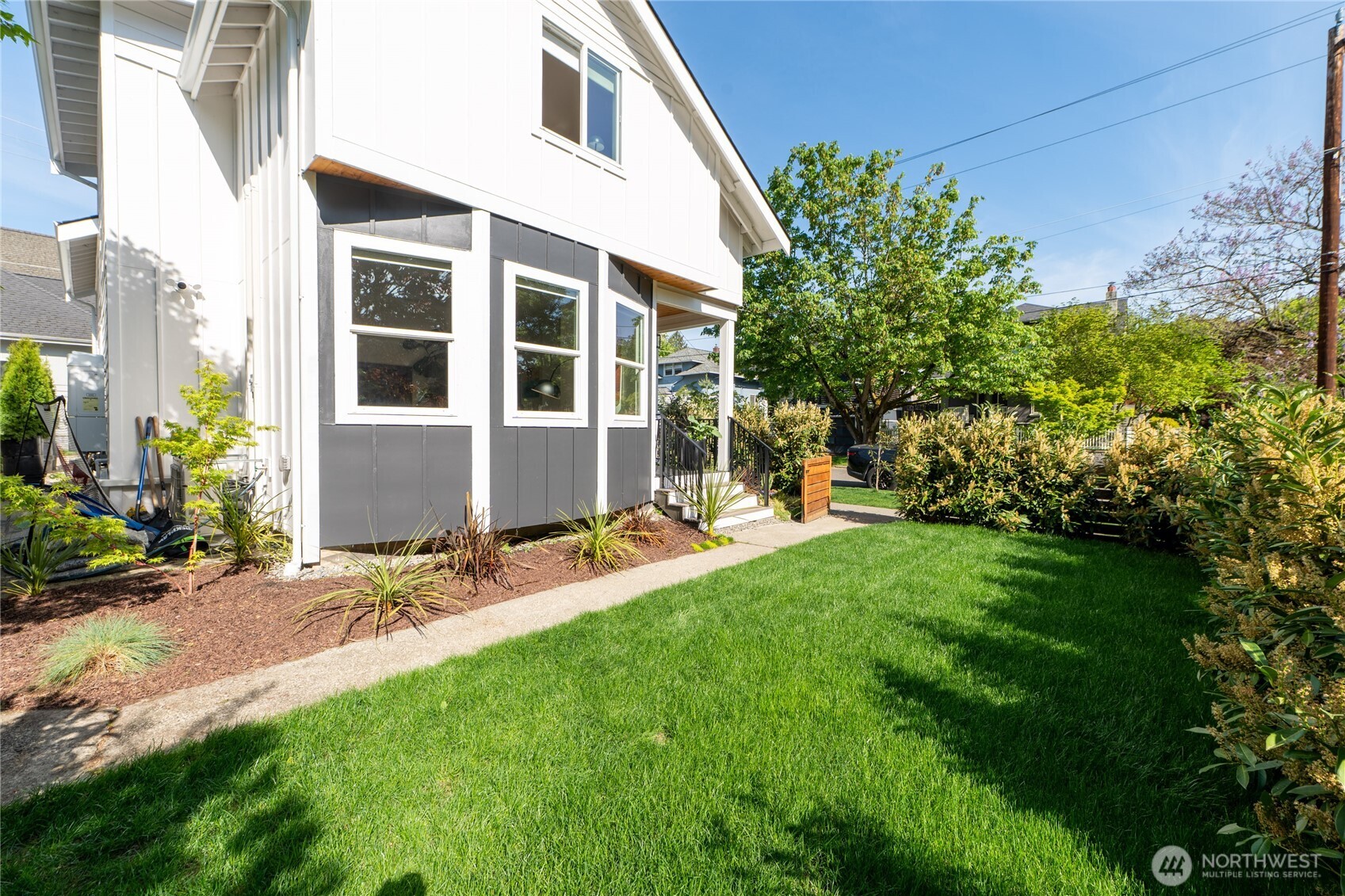 351 17th Avenue E, Seattle, WA 98112