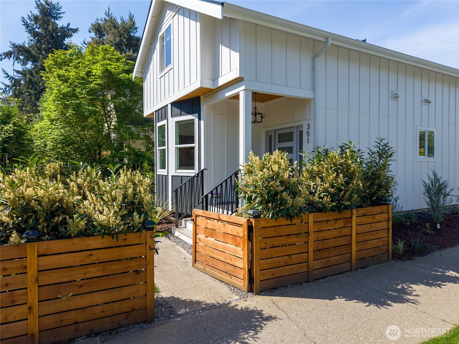 351 17th Avenue E, Seattle, WA 98112