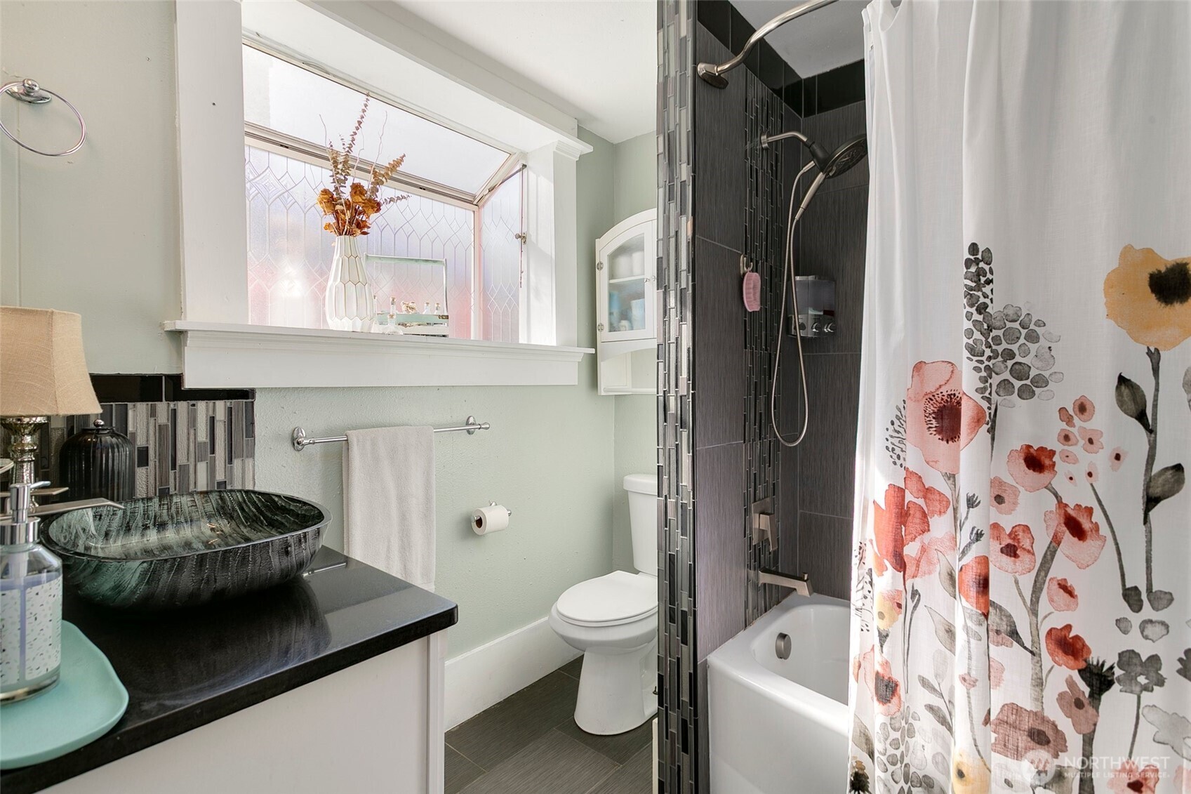 812 N Steele Street , Tacoma, WA 98406