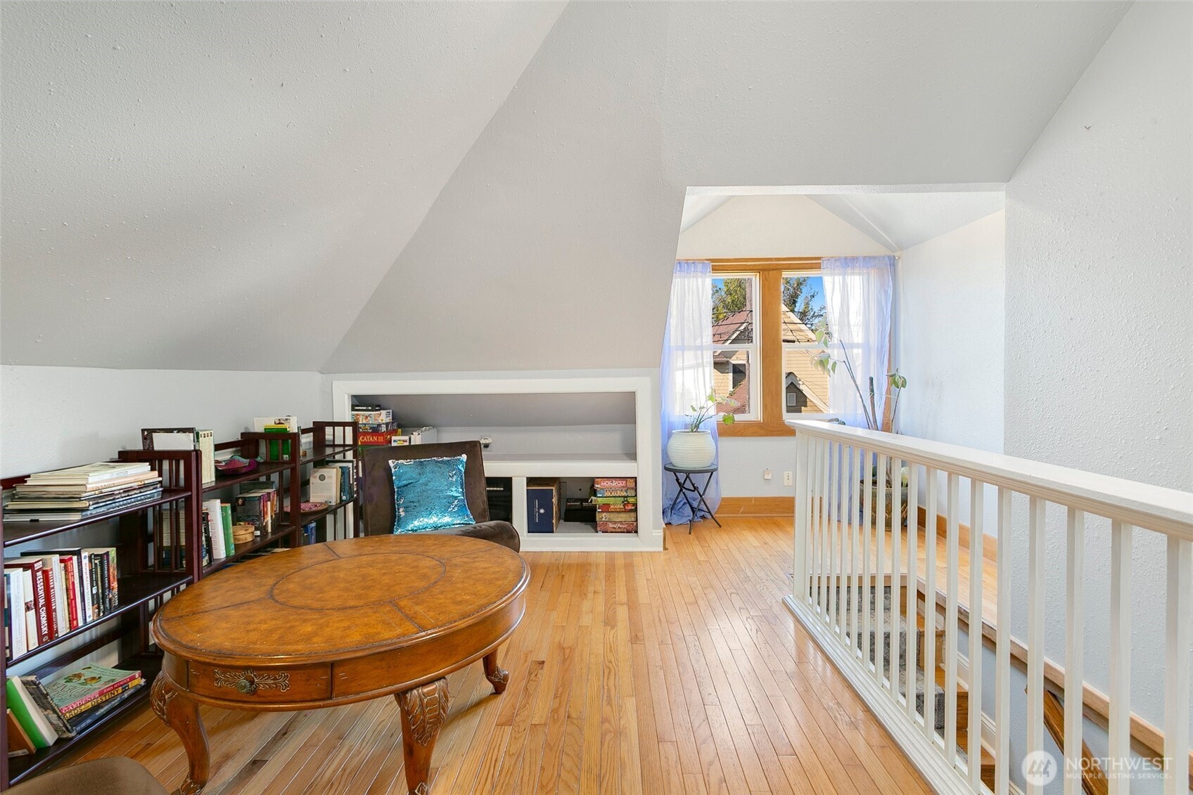 812 N Steele Street , Tacoma, WA 98406