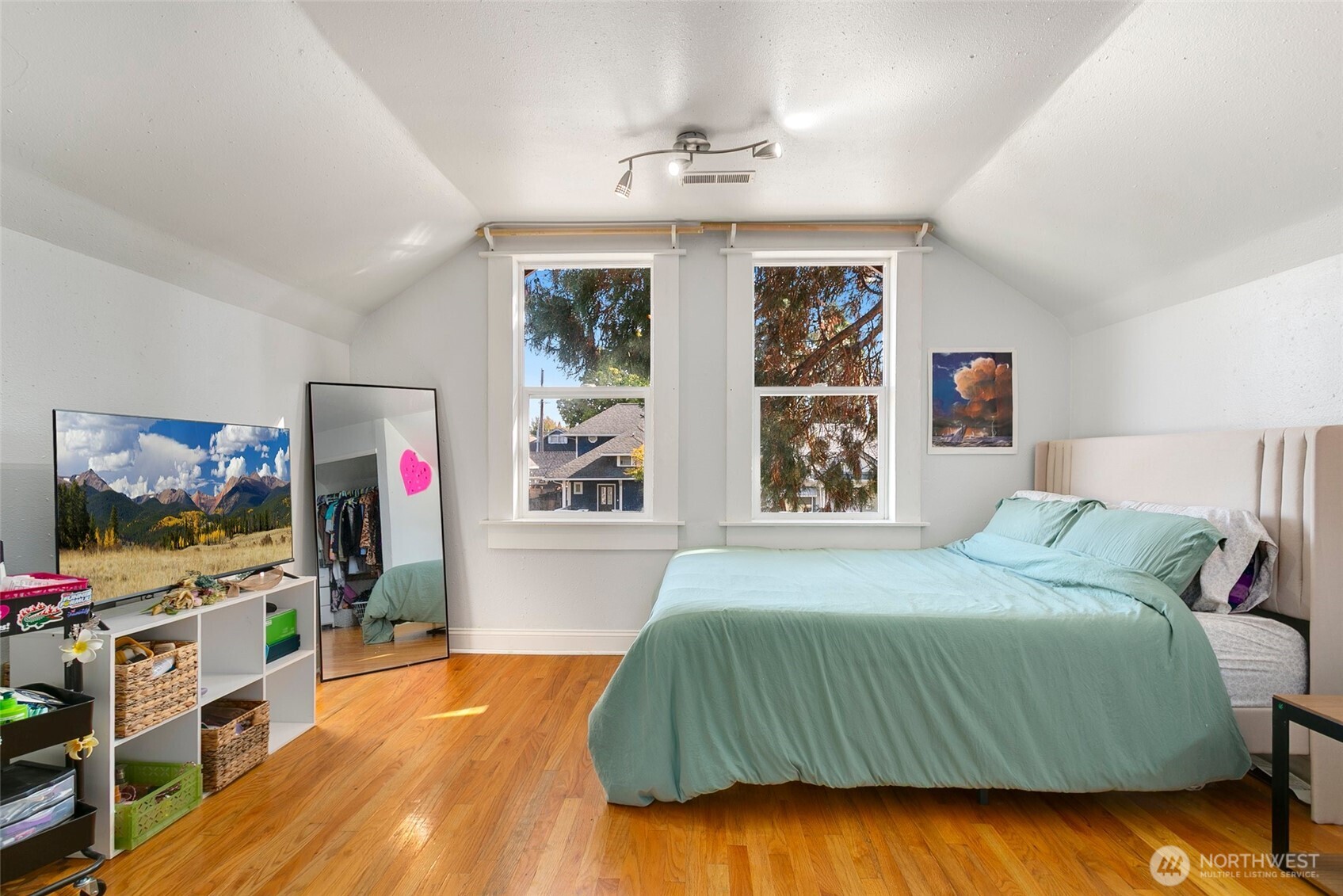812 N Steele Street , Tacoma, WA 98406