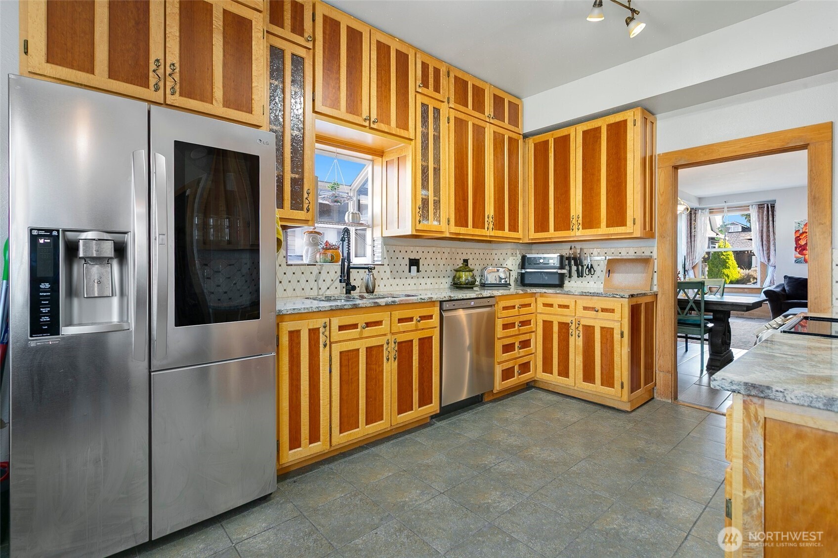 812 N Steele Street , Tacoma, WA 98406