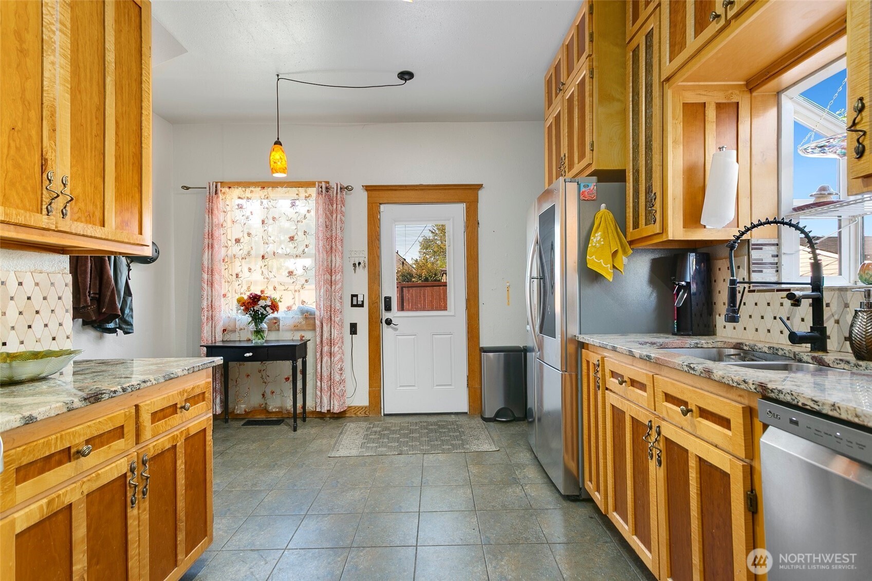 812 N Steele Street , Tacoma, WA 98406