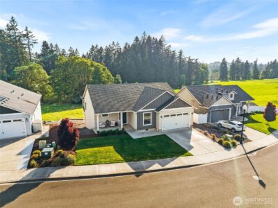 826 W Golden Eagle Avenue , La Center, WA 98629