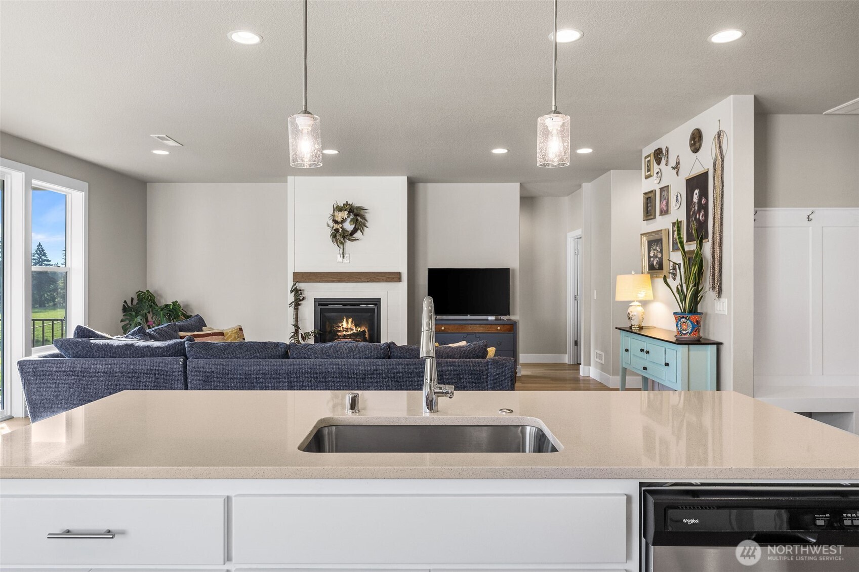 826 W Golden Eagle Avenue , La Center, WA 98629
