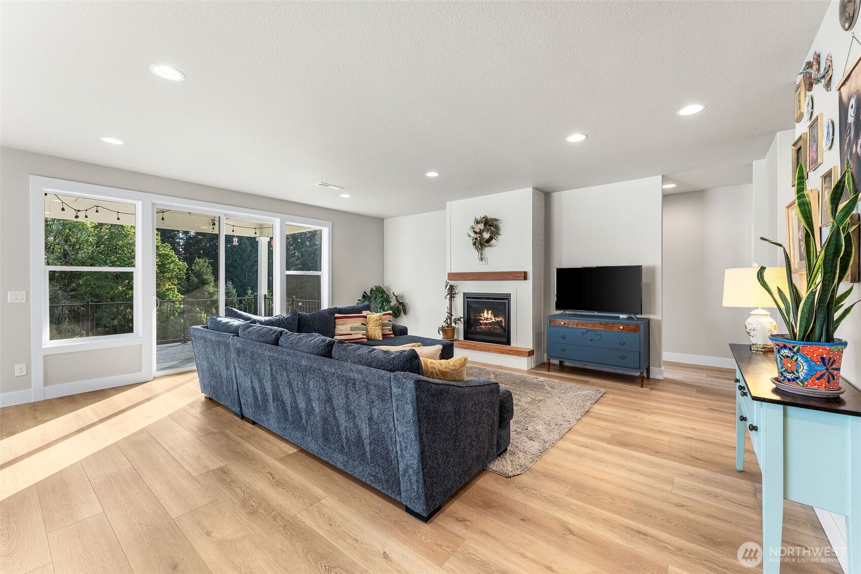826 W Golden Eagle Avenue , La Center, WA 98629