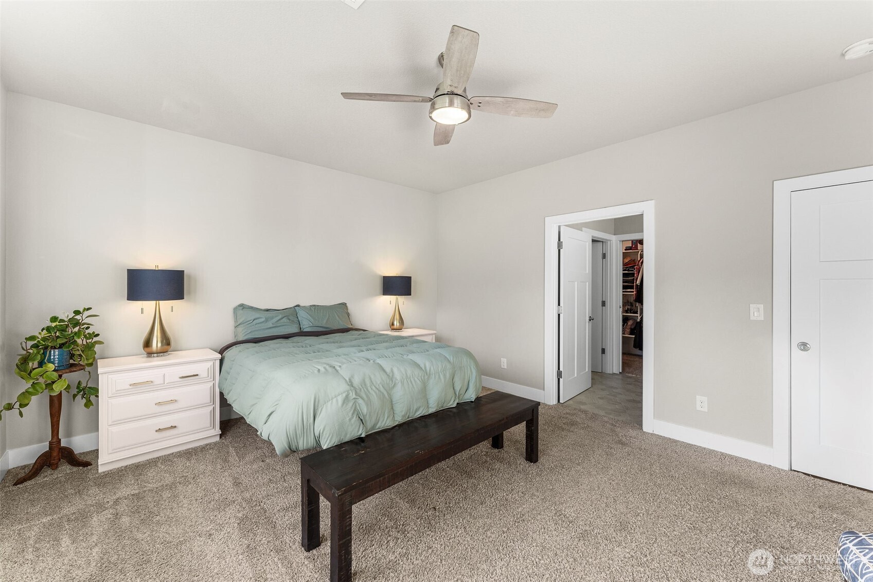826 W Golden Eagle Avenue , La Center, WA 98629