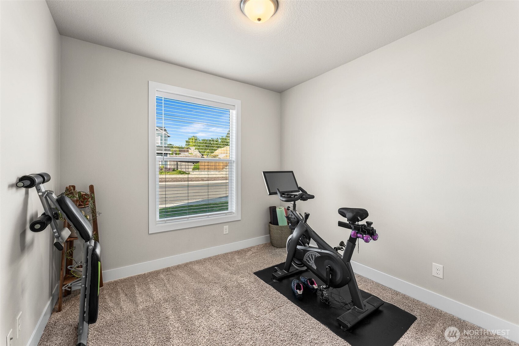 826 W Golden Eagle Avenue , La Center, WA 98629