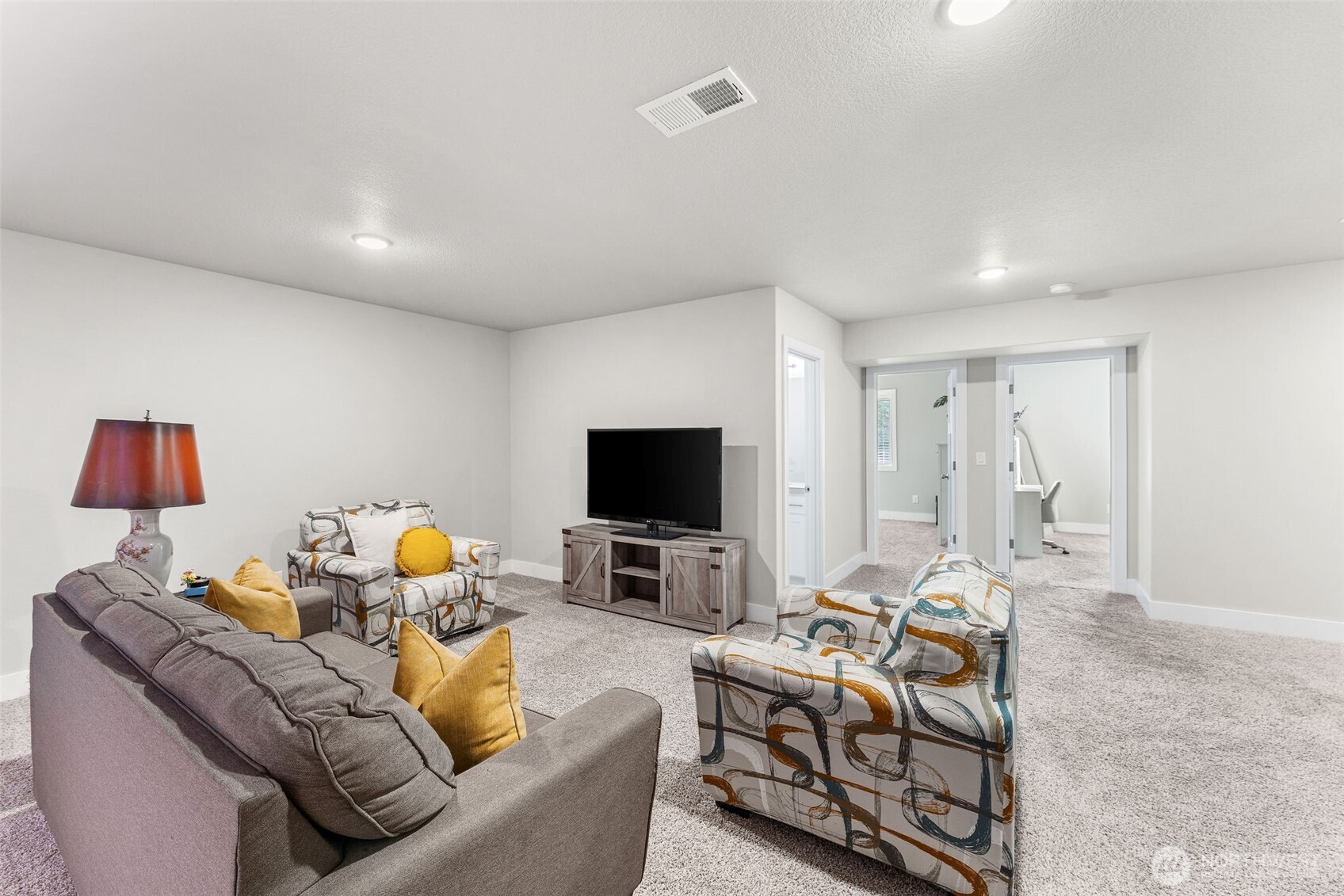 826 W Golden Eagle Avenue , La Center, WA 98629