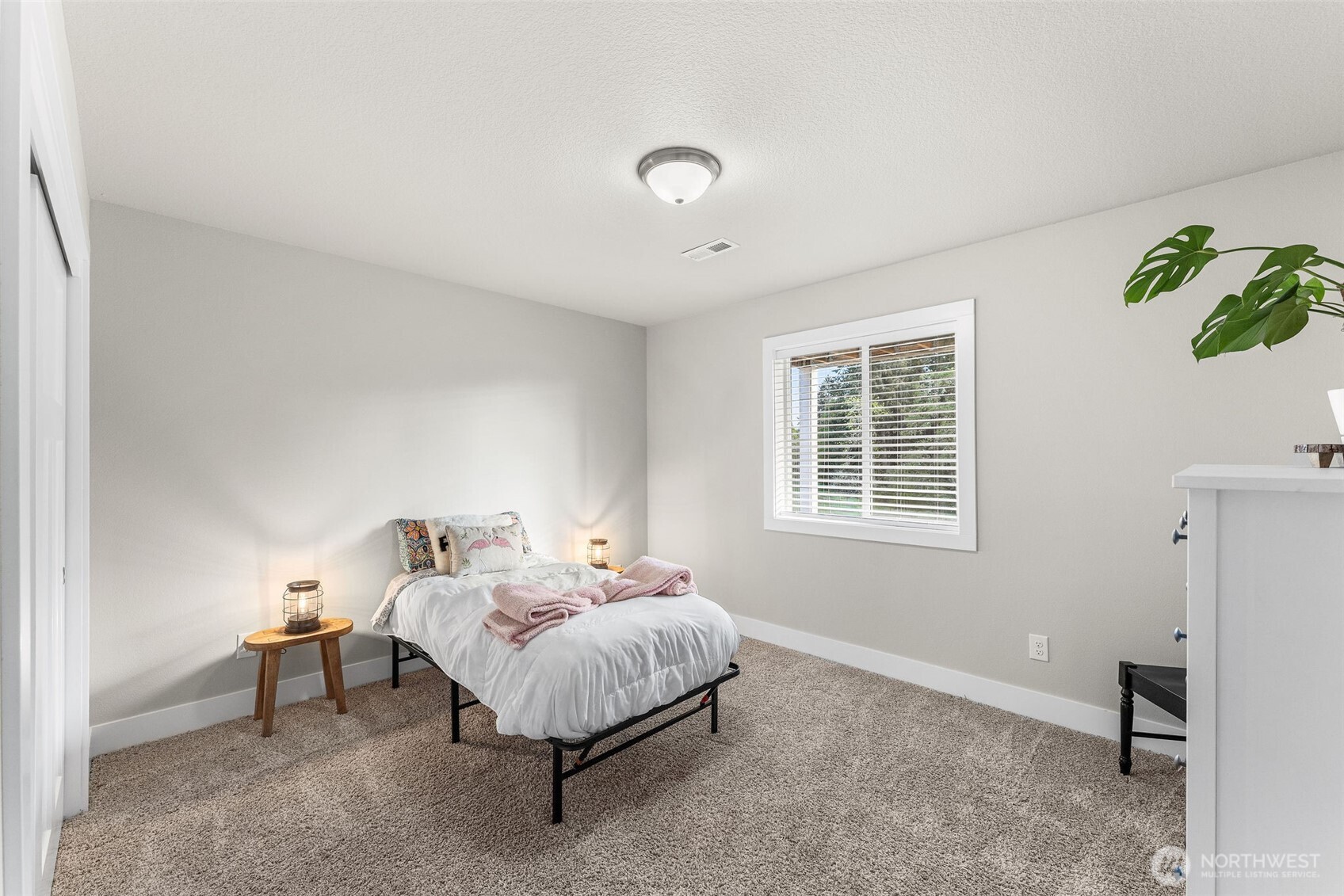 826 W Golden Eagle Avenue , La Center, WA 98629