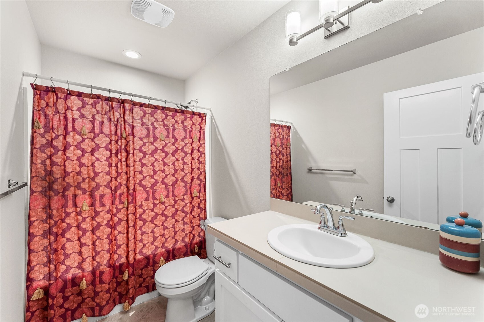 826 W Golden Eagle Avenue , La Center, WA 98629