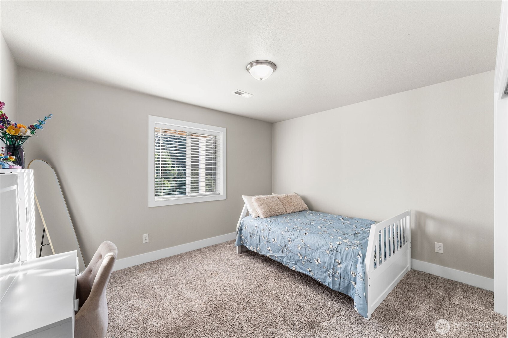 826 W Golden Eagle Avenue , La Center, WA 98629