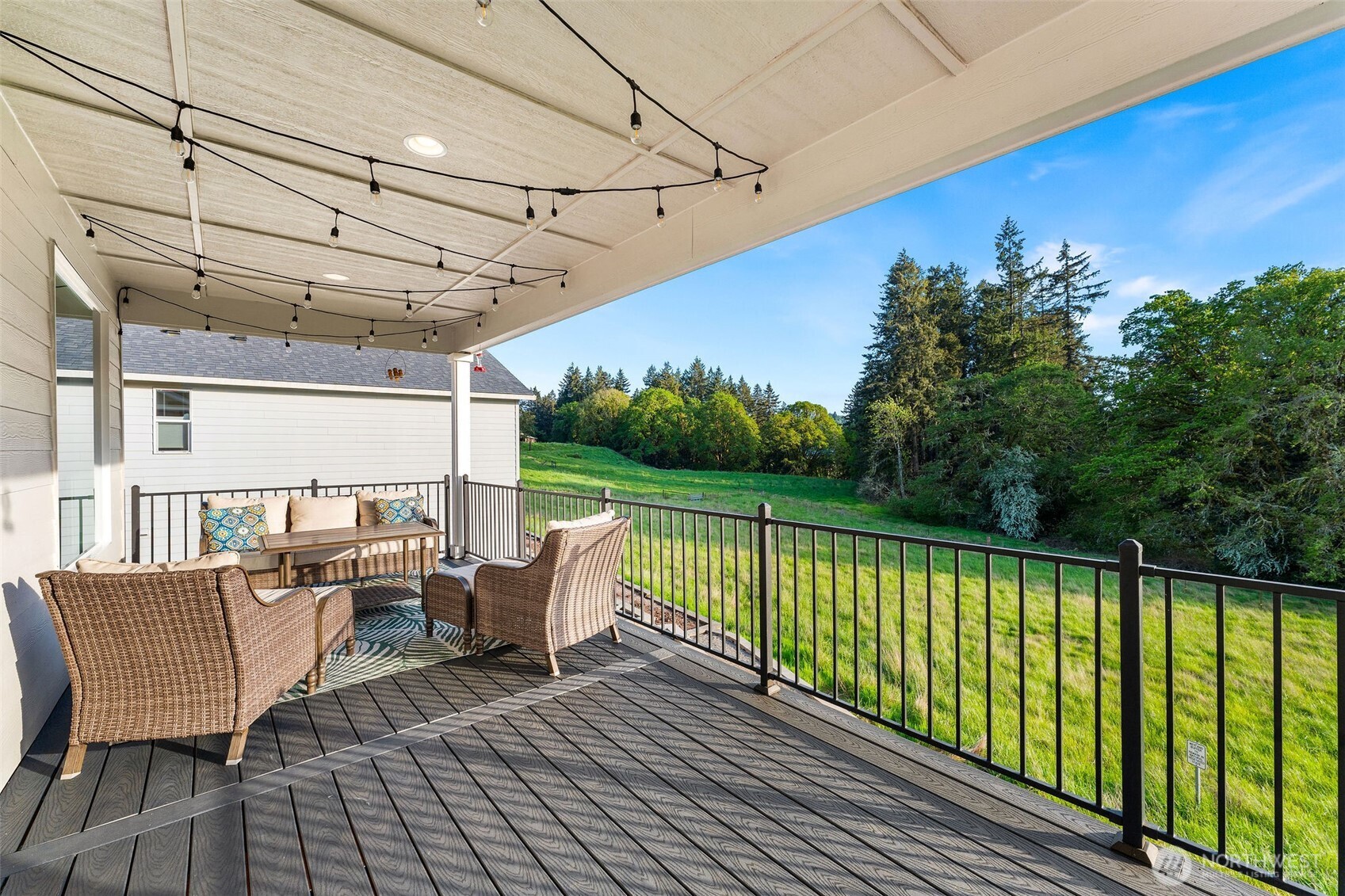 826 W Golden Eagle Avenue , La Center, WA 98629