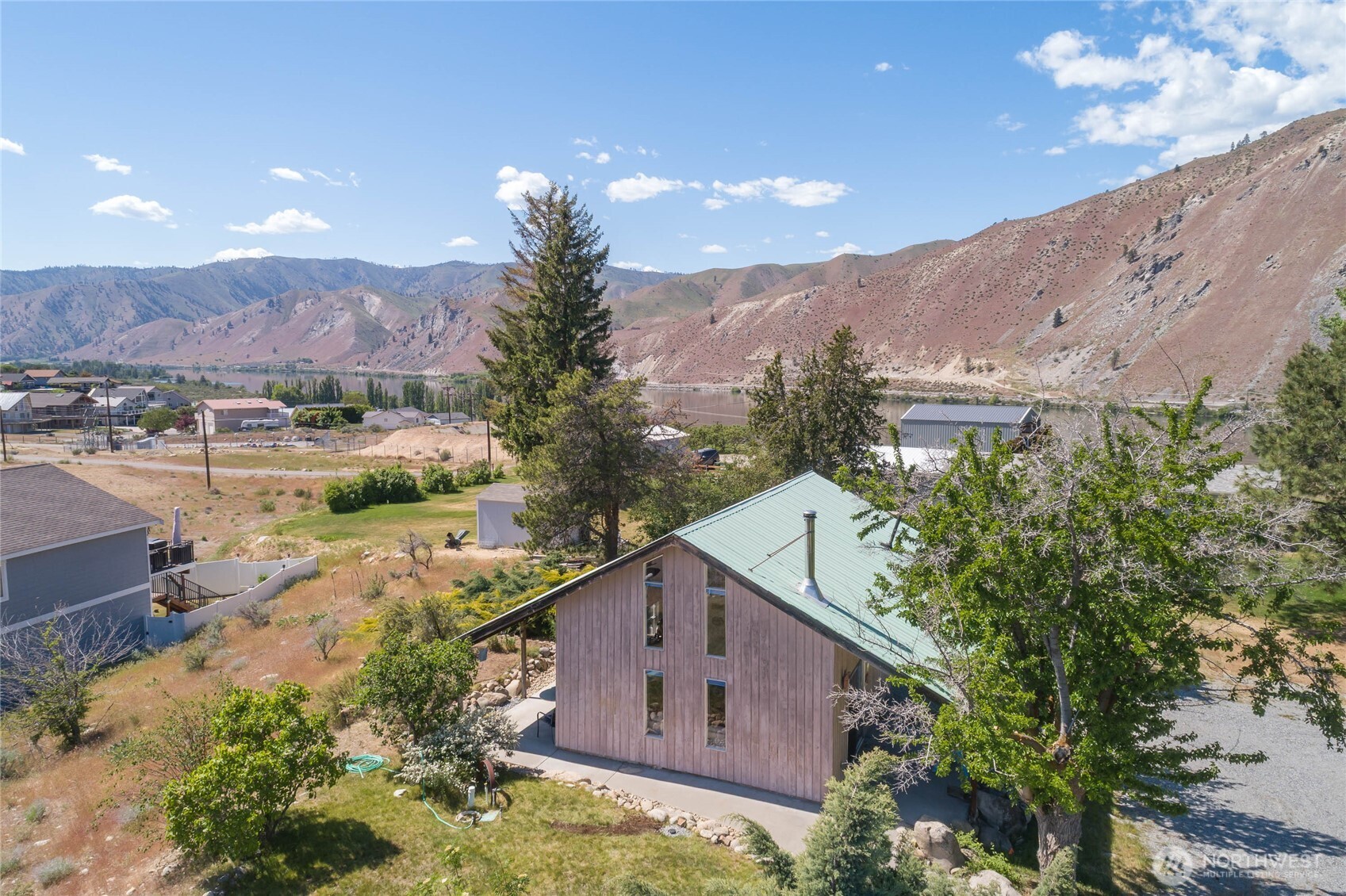 245 Lakeview Avenue , Orondo, WA 98843