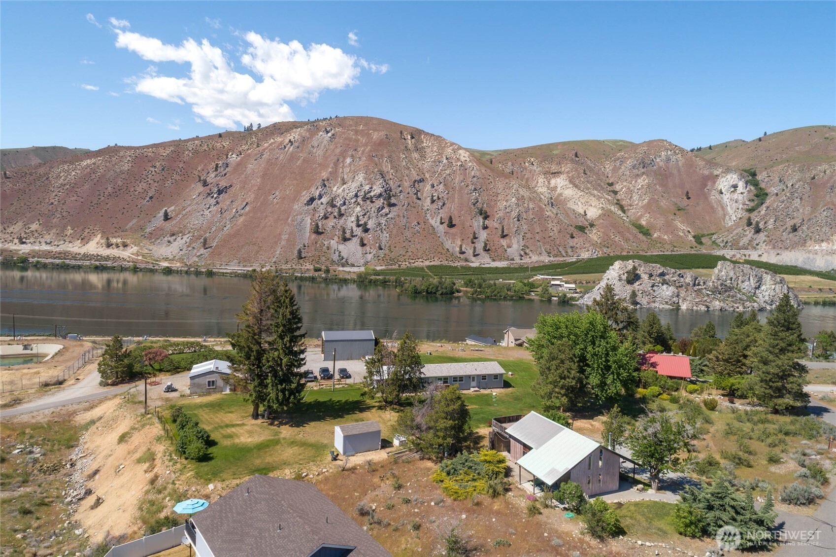 245 Lakeview Avenue , Orondo, WA 98843