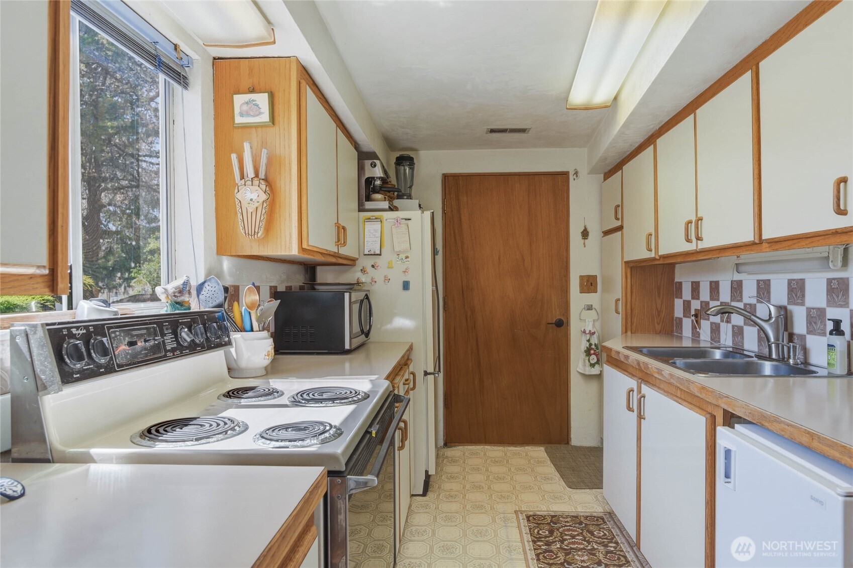245 Lakeview Avenue , Orondo, WA 98843
