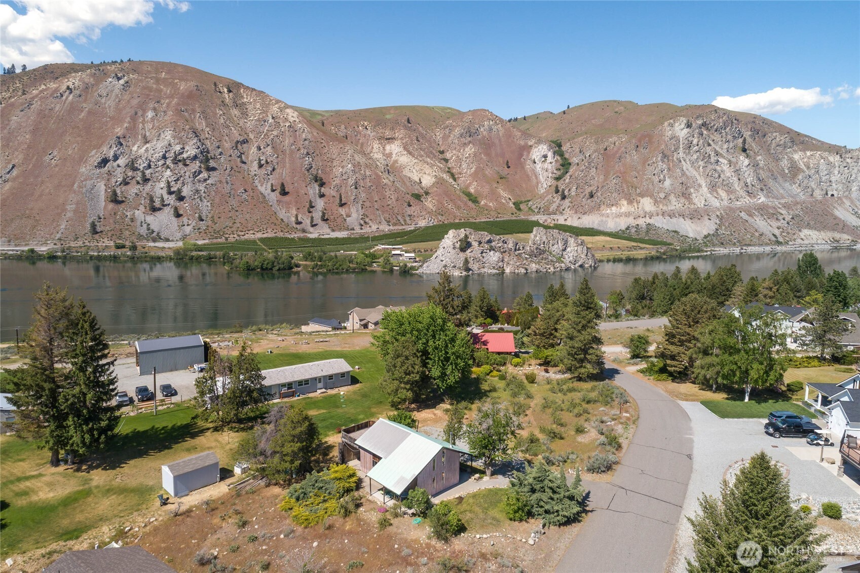 245 Lakeview Avenue , Orondo, WA 98843